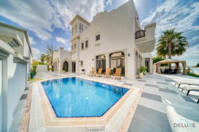 Seaside 5BR Villa with Assistant's Room and Beach Access on Palm Jumeirah by Deluxe Holiday Homes